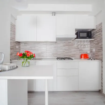 Lady Butterfly - Metro A Lucio Sestio Apartment Rome Exterior photo